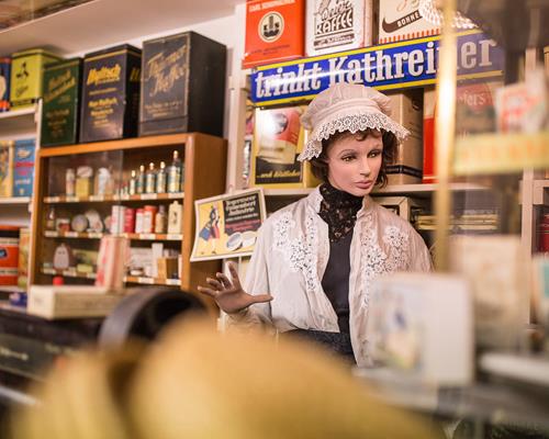 An old corner shop - ArsFIGURA